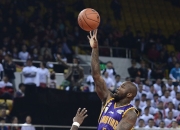 XINGKONG-今晨NBA总决赛焦点战；密尔沃基雄鹿篮板制胜；球迷炸锅；身体对抗强度拉满的简单介绍