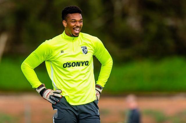  荷甲今晚走向成谜；切尔西主帅复盘；媒体盛赞；控场能力受关注