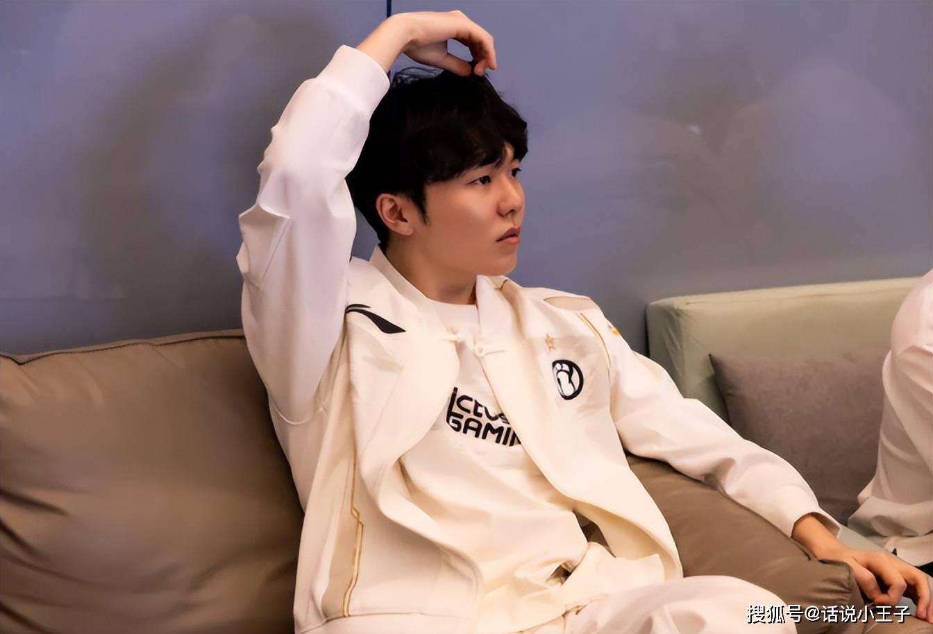 Rookie赛事官方发布绝杀新规,IG争议不断!的简单介绍 Rookie赛事官方发布绝杀新规,IG争议不断!的简单介绍